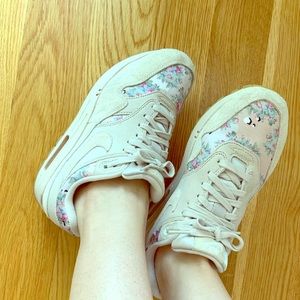 NIKE Air Max 1 Floral